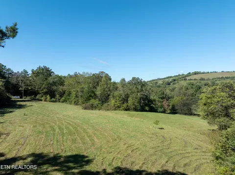 1977 Blue Tick Ln, Lenoir City, TN 37771