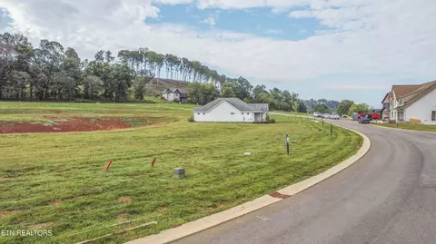 494 Black Bear Cir, Loudon, TN 37774