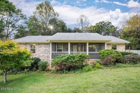 715 W Oak Dr, Cookeville, TN 38501