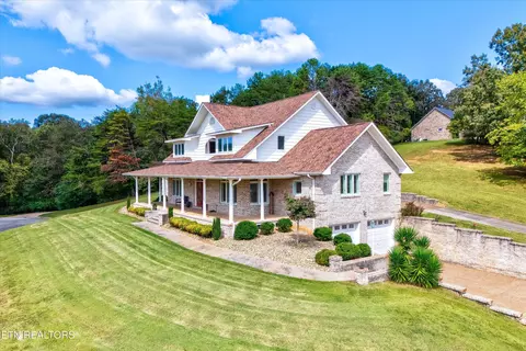 225 Rivers Edge Dr, Loudon, TN 37774