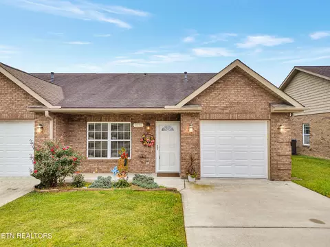 2732 Waters Place Dr, Maryville, TN 37803