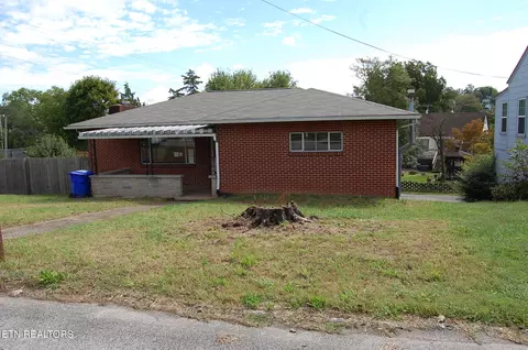 560 Margrave Dr, Harriman, TN 37748