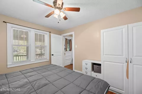 Bedroom - 711 Sharp St, Clinton, TN 37716 photo 4 of 4