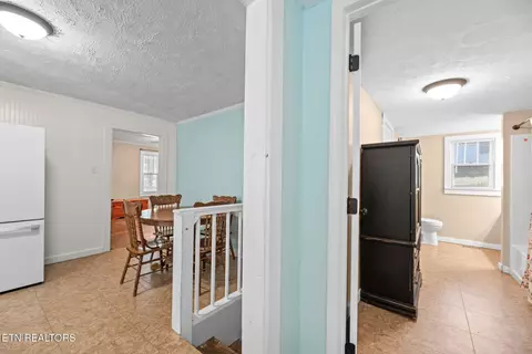 Entry Way - 711 Sharp St, Clinton, TN 37716 photo 1 of 1