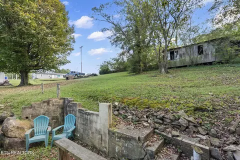 Exterior - 711 Sharp St, Clinton, TN 37716 photo 4 of 10