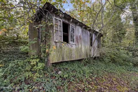 Exterior - 711 Sharp St, Clinton, TN 37716 photo 8 of 10