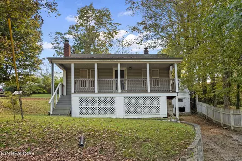 711 Sharp St, Clinton, TN 37716