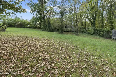Exterior - 711 Sharp St, Clinton, TN 37716 photo 6 of 10