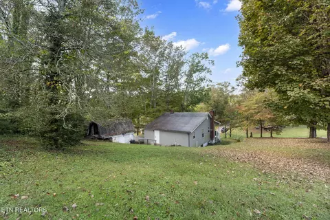 Exterior - 711 Sharp St, Clinton, TN 37716 photo 7 of 10