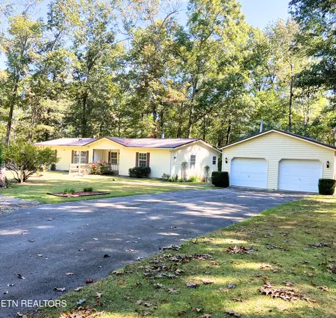 218 Bowater Rd, Deer Lodge, TN 37726