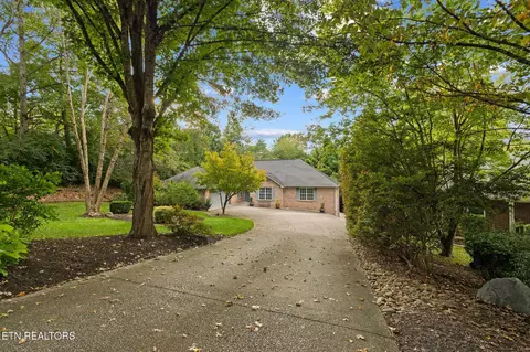 105 Deerfield Ln, Oak Ridge, TN 37830