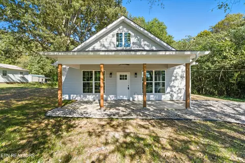 218 Morris St, Harriman, TN 37748