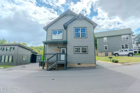 876 Osprey Way, Pigeon Forge, TN 37863