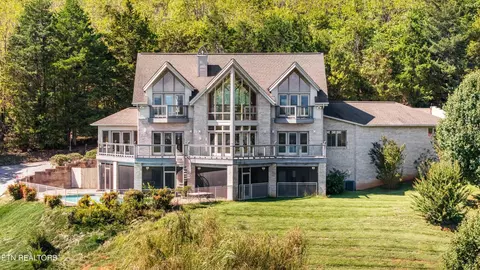 422 Summerhill Dr, Kodak, TN 37764