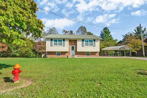 141 Crestview Dr, Crossville, TN 38555