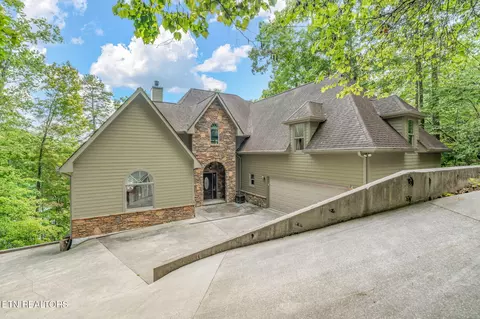 455 S Shorewood Ln, Caryville, TN 37714