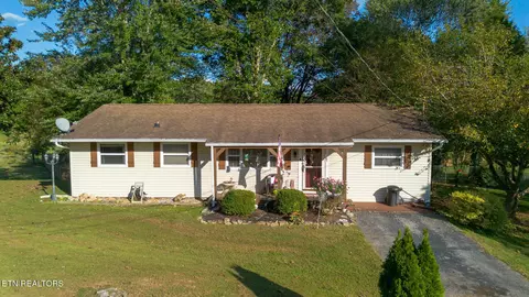 212 Reba Ave, Harriman, TN 37748