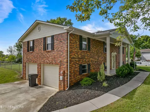 6864 Westgate Cir, Talbott, TN 37877 photo 2