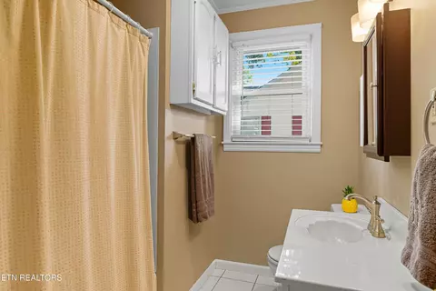 Bath - 1765 N Wright Rd, Alcoa, TN 37701 photo 1 of 1