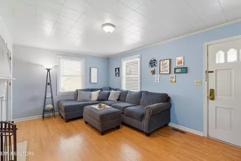 Living - 1765 N Wright Rd, Alcoa, TN 37701 photo 1 of 2