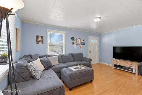 Living - 1765 N Wright Rd, Alcoa, TN 37701 photo 2 of 2