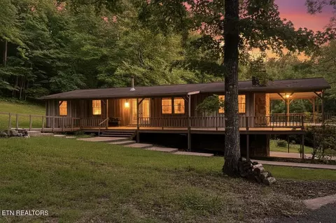 555 Lake Ln, New Tazewell, TN 37825