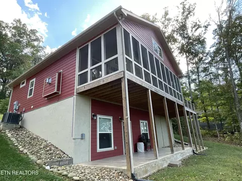 140 Rindler Rdg, Byrdstown, TN 38549