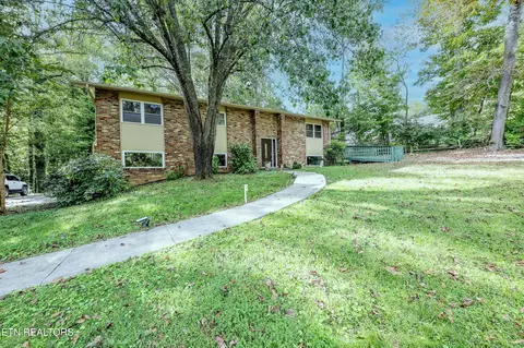 102 Norway Ln, Oak Ridge, TN 37830