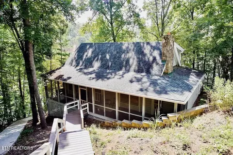 226 Deer Run Pt, La Follette, TN 37766