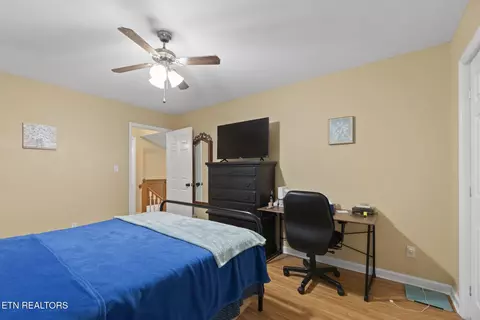 Bedroom - 709 Sharp St, Clinton, TN 37716 photo 4 of 4