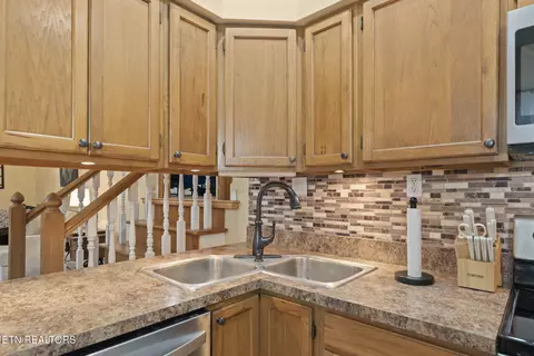 Kitchen - 709 Sharp St, Clinton, TN 37716 photo 2 of 2