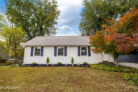 1907 Crest Rd, Maryville, TN 37804