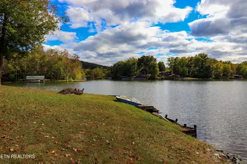 130 Hickory Lane Ln, Kingston, TN 37763