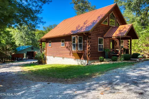 966 Spruce Creek Dr, Jamestown, TN 38556