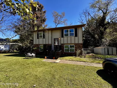 2110 Sunny Lane Ln, Knoxville, TN 37912