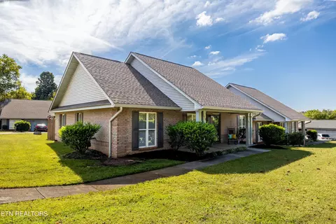 1018 Huntington Pl, Maryville, TN 37803
