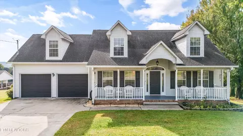 925 Crestview Cir, Lenoir City, TN 37772