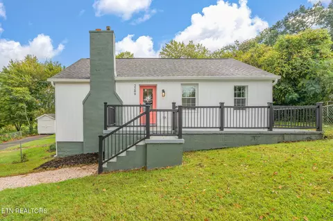 2209 Sanderson Rd, Knoxville, TN 37921