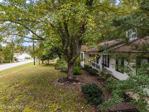 182 Delbridge Ln, Crossville, TN 38558