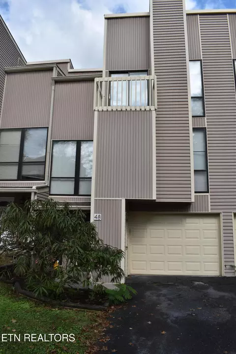 48 Valley Forge Dr, Oak Ridge, TN 37830