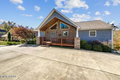121 Hidden Ln, La Follette, TN 37766