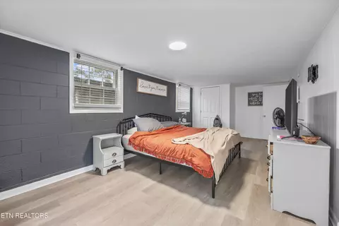Bedroom - 8114 Sharp Rd, Powell, TN 37849 photo 6 of 6