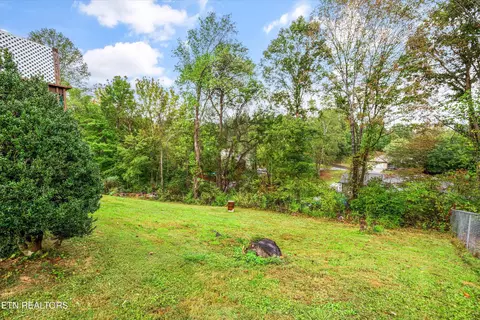 Exterior - 8114 Sharp Rd, Powell, TN 37849 photo 9 of 9