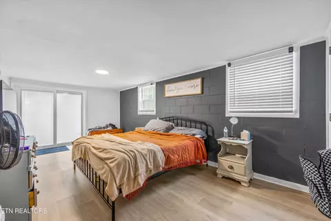 Bedroom - 8114 Sharp Rd, Powell, TN 37849 photo 5 of 6
