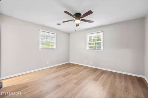 Bedroom - 8114 Sharp Rd, Powell, TN 37849 photo 1 of 6