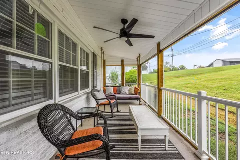 Exterior - 8114 Sharp Rd, Powell, TN 37849 photo 4 of 9