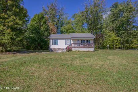 174 Volunteer Ln, Clinton, TN 37716