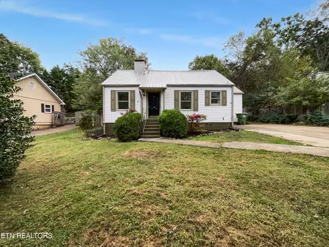 411 S Maple St, Maryville, TN 37803