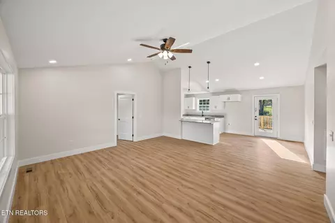 291 S 5th Ave, Baxter, TN 38544 photo 4