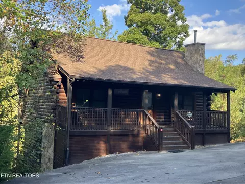 719 Golden Eagle Way, Pigeon Forge, TN 37863